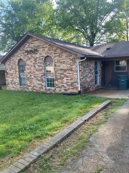 4966 Hillbrook Rd in Memphis, TN - Building Photo