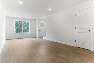 18 Catawba Ave in Greenville, SC - Building Photo - Building Photo