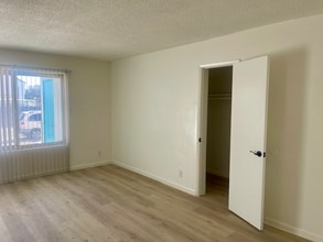 225 Flower Ave in Las Vegas, NV - Building Photo - Building Photo