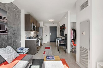 135 W Superior St in Chicago, IL - Building Photo - Building Photo
