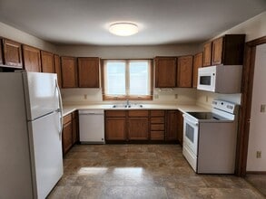 500-504 Kings Lynn Rd in Stoughton, WI - Building Photo - Building Photo