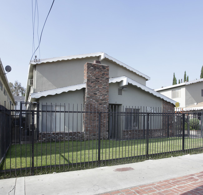 11564 Sylvan St in North Hollywood, CA - Foto de edificio - Building Photo