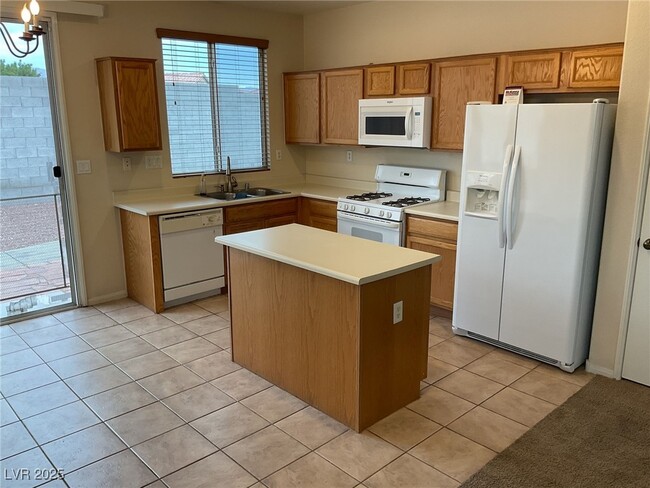 3216 Standing Bear Ct in North Las Vegas, NV - Building Photo - Building Photo