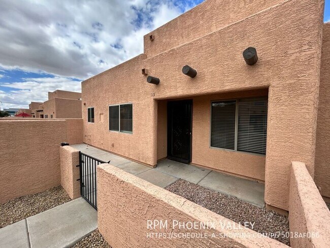 8940 W Olive Ave in Peoria, AZ - Building Photo - Building Photo