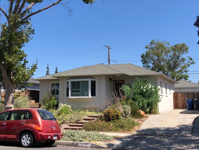 5707 Candlewood St in Lakewood, CA - Building Photo - Building Photo