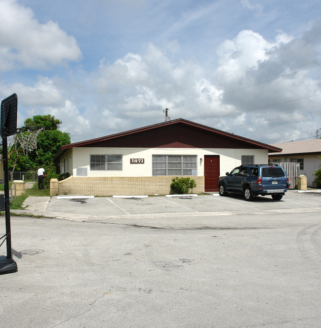 1871 NW 59th Way in Fort Lauderdale, FL - Building Photo - Building Photo