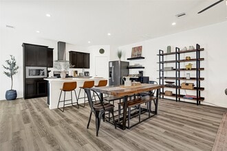 3235 Creston Gate Dr in Houston, TX - Building Photo - Building Photo