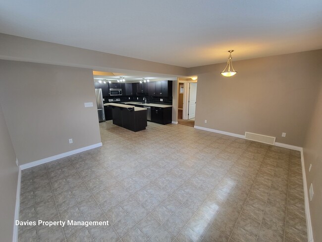 6035-6034 4 Ave SW in Edmonton, AB - Building Photo - Building Photo