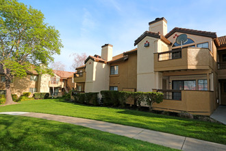 Oak Hills Apartments in Pittsburg, CA - Foto de edificio - Building Photo