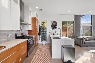 1904 E 17th St in Austin, TX - Building Photo - Building Photo