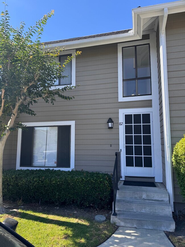 property at 700 W Walnut Ave