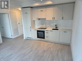 1 Quarrington Ln in North York, ON - Building Photo