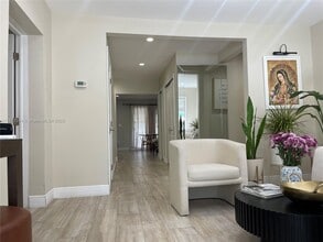 557 De Leon Dr in Miami Springs, FL - Building Photo - Building Photo