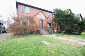 3938 Hazel Ave, Unit 3 in Cincinnati, OH - Foto de edificio - Building Photo