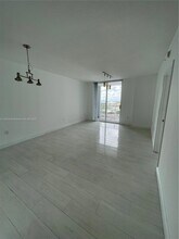 1250 S Miami Ave, Unit 1209 in Miami, FL - Building Photo - Building Photo