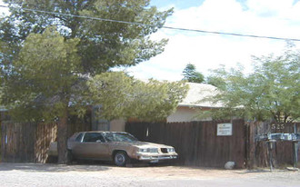 519-525 E Navajo Rd Apartamentos