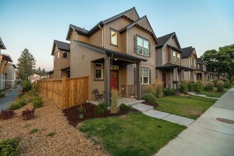61532 Alstrup Rd in Bend, OR - Building Photo - Building Photo