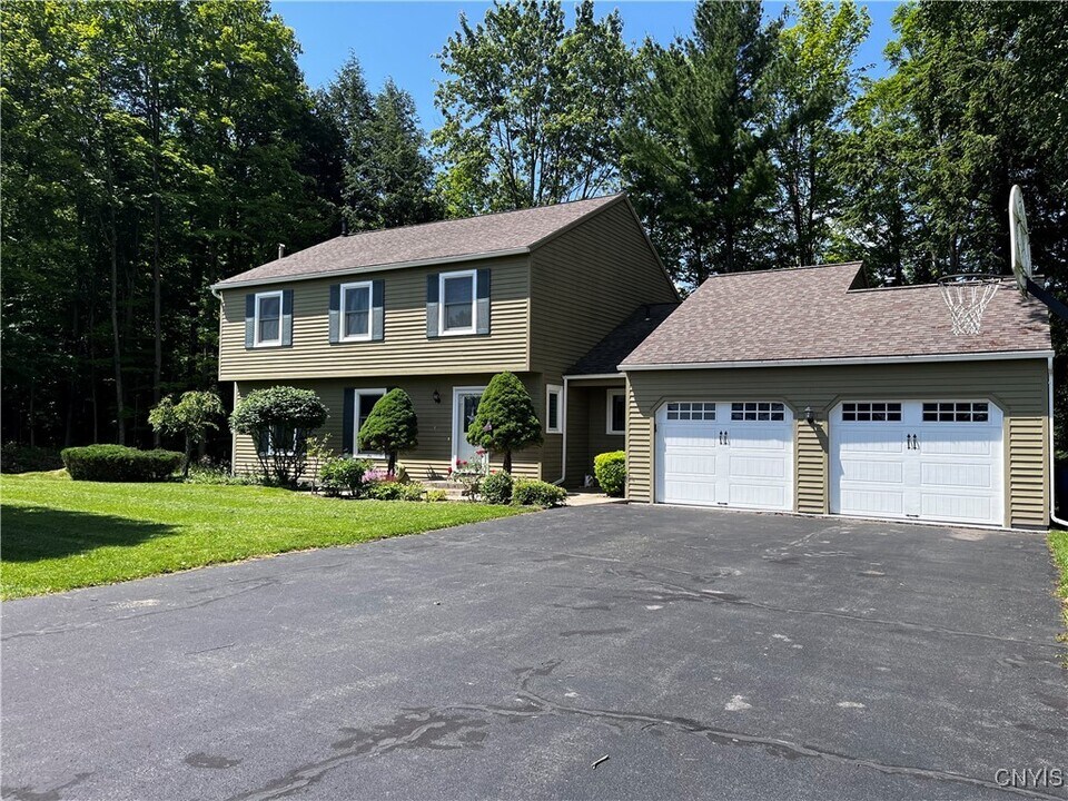 4405 Jack in the Pulpit Cir in Manlius, NY - Building Photo