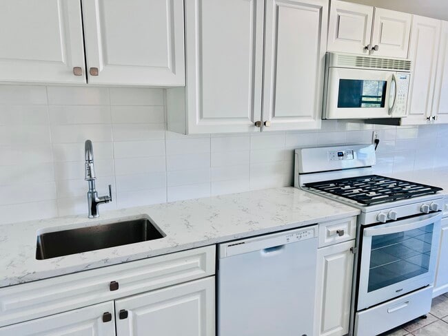 47 Davis Ave, Unit 4F in White Plains, NY - Foto de edificio - Building Photo