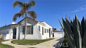 2561 Santa Ana St in Huntington Park, CA - Building Photo