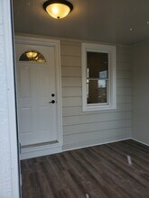 119 W Wisconsin Ave, Unit 119 in Pewaukee, WI - Building Photo - Building Photo