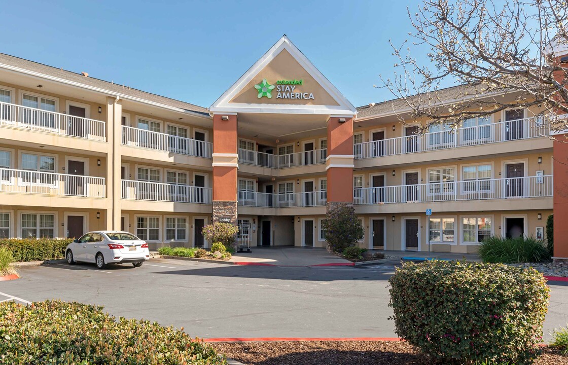 Furnished Studio-Sacramento - White Rock Rd. in Rancho Cordova, CA - Foto de edificio