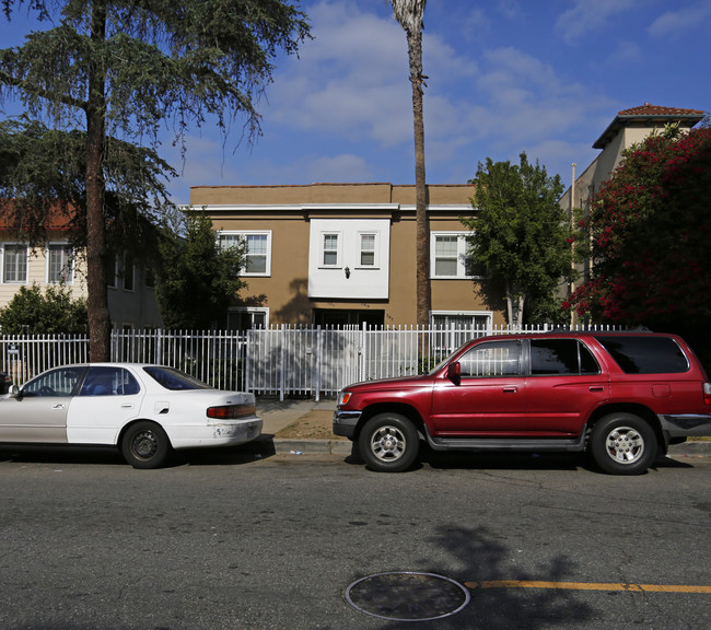 247 S Catalina St in Los Angeles, CA - Foto de edificio - Building Photo