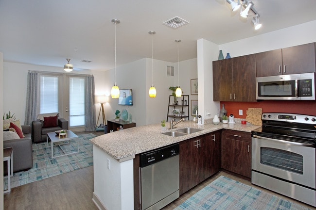 The District on Apache in Tempe, AZ - Foto de edificio - Interior Photo