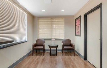 Furnished Studio-Kansas City - Country Clu in Kansas City, MO - Building Photo - Building Photo
