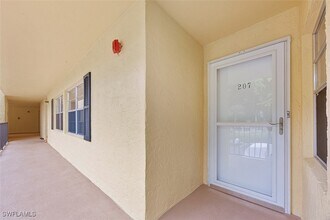 1083 Forest Lakes Dr, Unit 207 in Naples, FL - Building Photo - Building Photo
