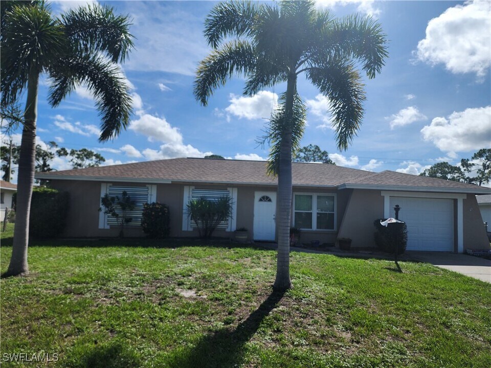 1329 Torreya Cir in North Fort Myers, FL - Building Photo
