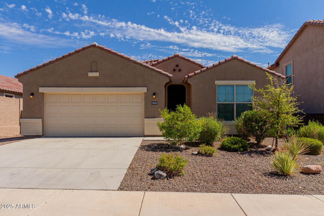 10743 W Bronco Trail in Peoria, AZ - Building Photo