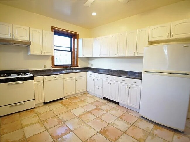 369 Centre St, Unit 2