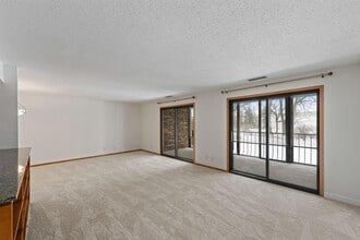 7200 Cahill Rd, Unit 3-0317 in Edina, MN - Building Photo - Building Photo