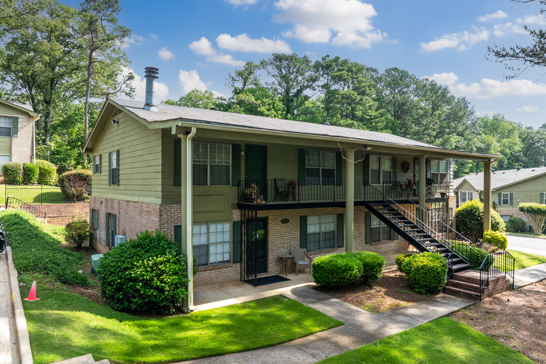 Colonial Park Condominiums in Vestavia Hills, AL - Foto de edificio