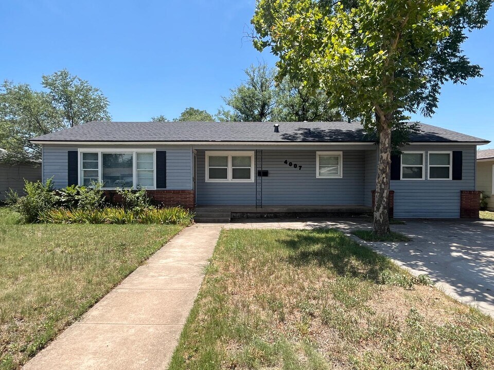 4007 44th St in Lubbock, TX - Building Photo