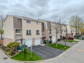 1 Ellerslie Rd in Brampton, ON - Building Photo