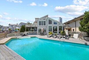 14 Toledo Dr in Brick, NJ - Building Photo