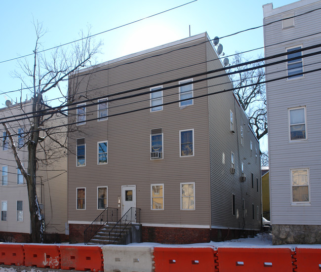 83 Henry St in Stamford, CT - Building Photo - Building Photo