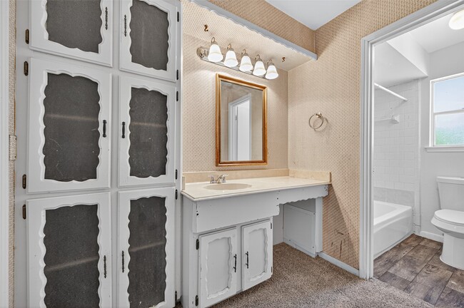 property at 5414 Spanish Oak Dr