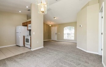 693 Mercado Ct in Poinciana, FL - Building Photo - Building Photo