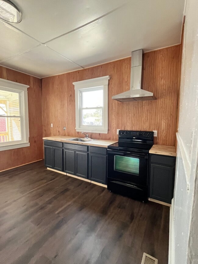 property at 1906 Carolina Beach Rd