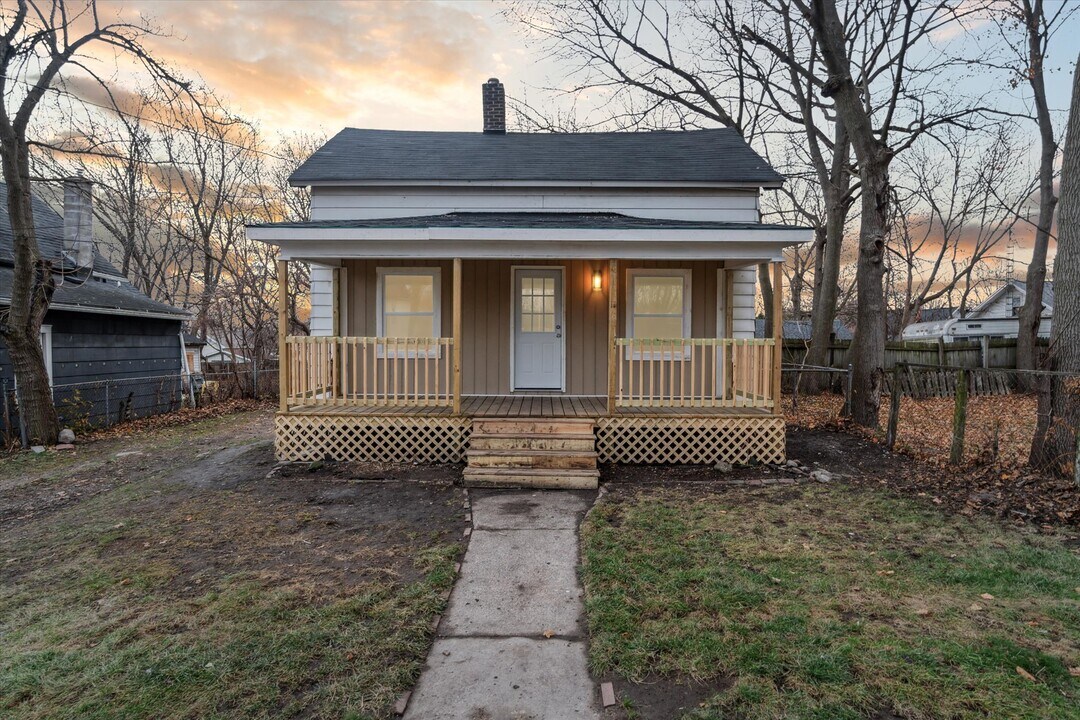 1025 Cady Ct in Lansing, MI - Building Photo