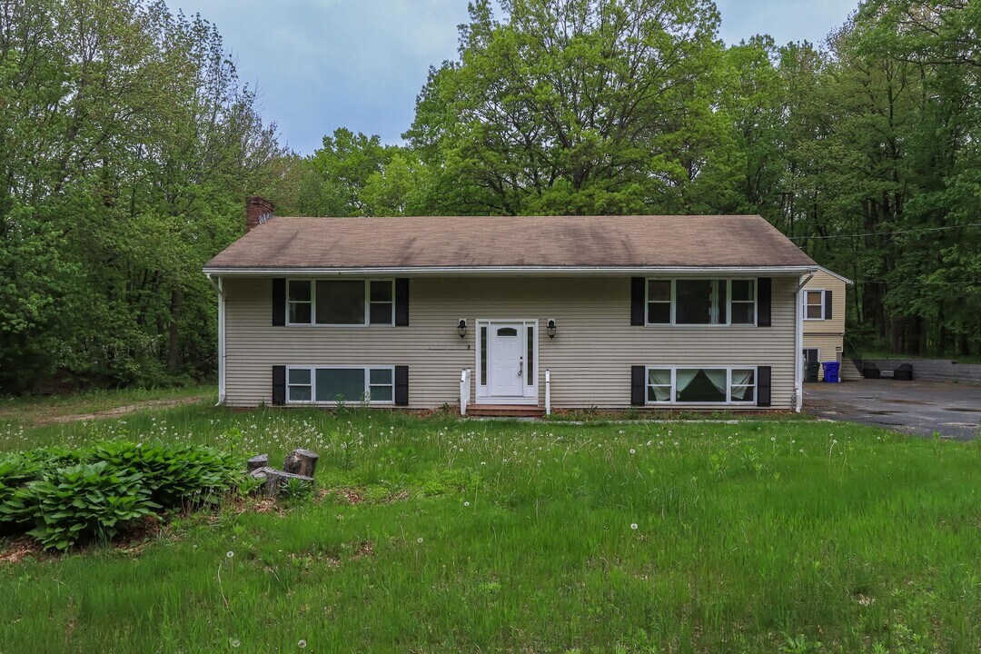 240 Leda Ave in Manchester, NH - Building Photo