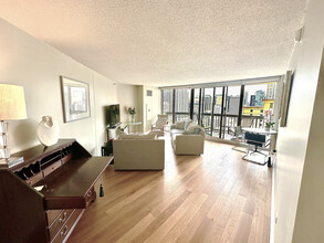 545 N Dearborn St, Unit Furnished River North in Chicago, IL - Building Photo - Building Photo