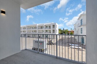 321 Princeton Dr, Unit B1 in Lake Worth Beach, FL - Building Photo - Building Photo