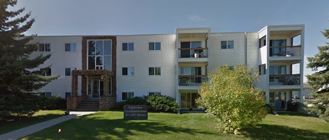 property at 911 10 St