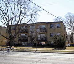 411 Wilson Ave in Toronto, ON - Building Photo