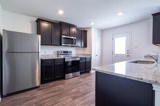 128 Maywood Ln in Jarrell, TX - Building Photo - Building Photo