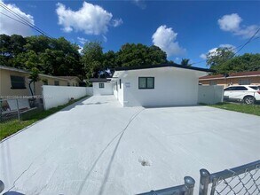 1170 NW 25th St, Unit 1170 in Miami, FL - Building Photo - Building Photo